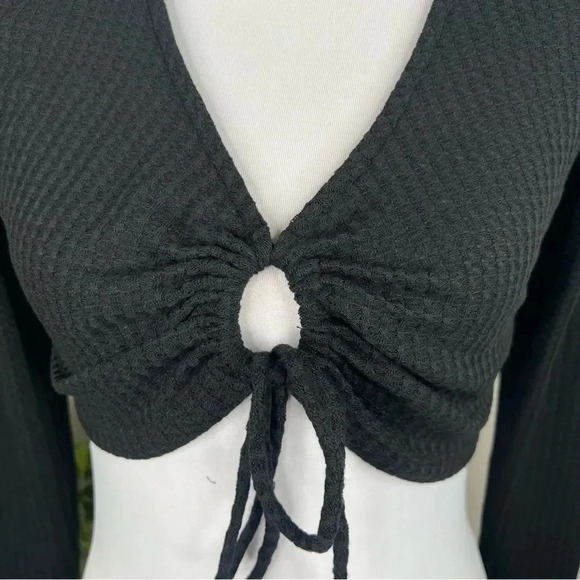 Elodie Black Knit Super Cropped Keyhole Top long Sleeve NEW Size XS - Picture 5 of 10
